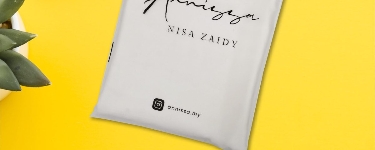 [Image of White slider ziplock plastic bag on yellow background] Bag Details: * Type: White * Style:
